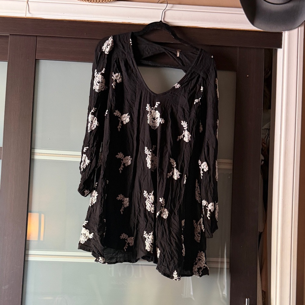 Free people Black Floral V-Neck Women’s Top
